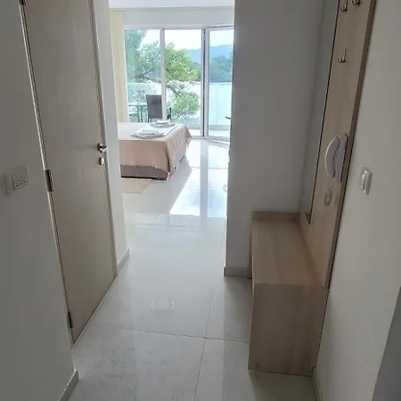 Bed & Breakfast Mitic 4*