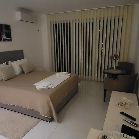 Bed & Breakfast Mitic 4*