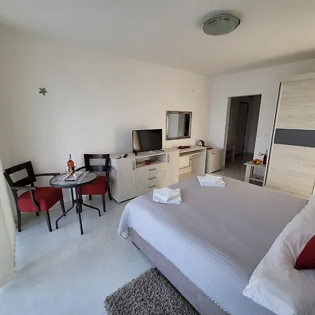 Mitic Bed & Breakfast 4*